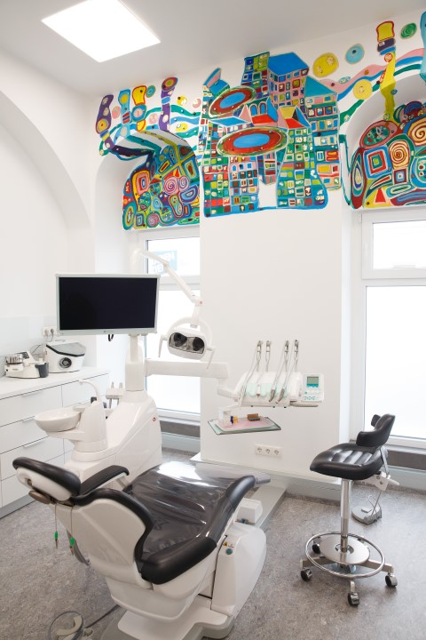 Behandlungszimmer Klein